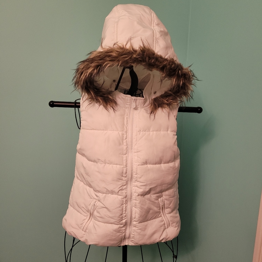 Justice Girls Puffer vest.  Size 16 white